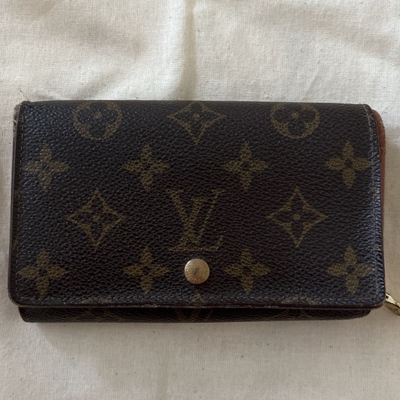 Authentic Louis Vuitton Zip Wallet - Picture 2 of 8